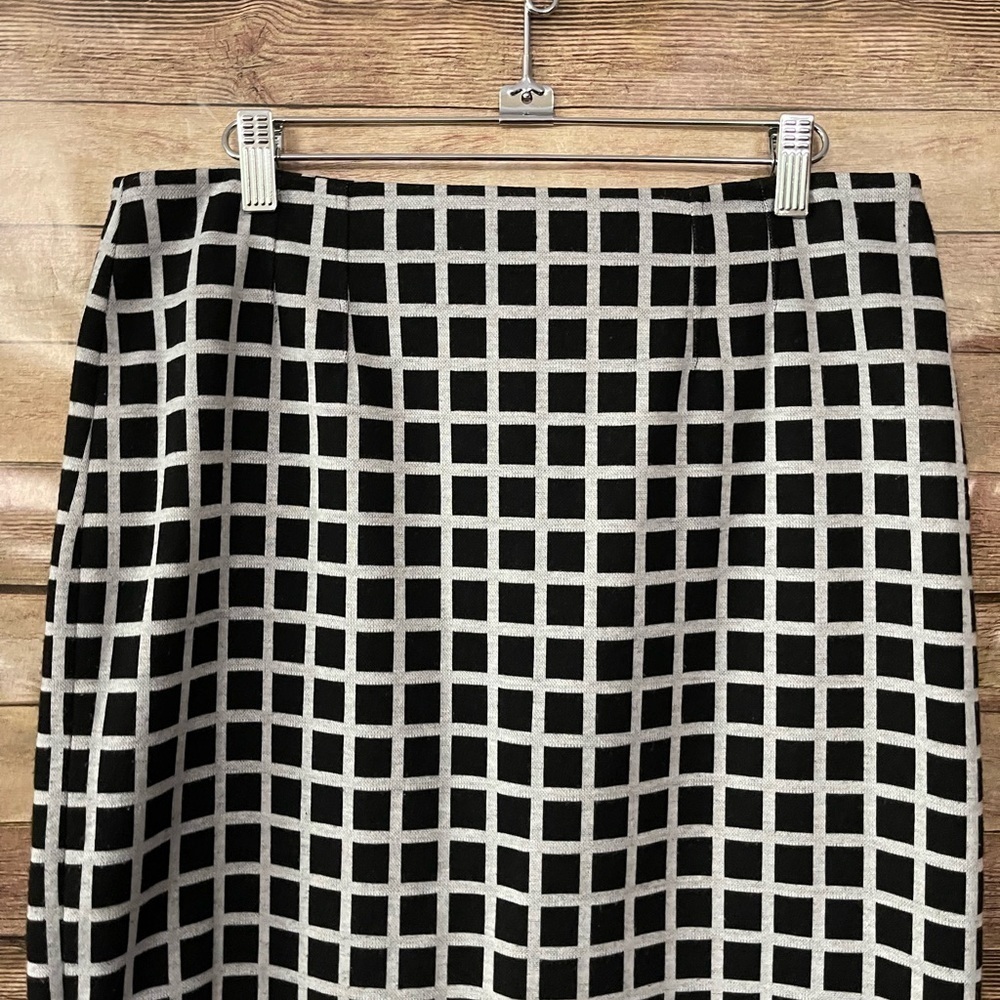 Halogen Women's Tartan Plaid Above Black White Knee Skirt Size: 10 - Picture 2 of 6